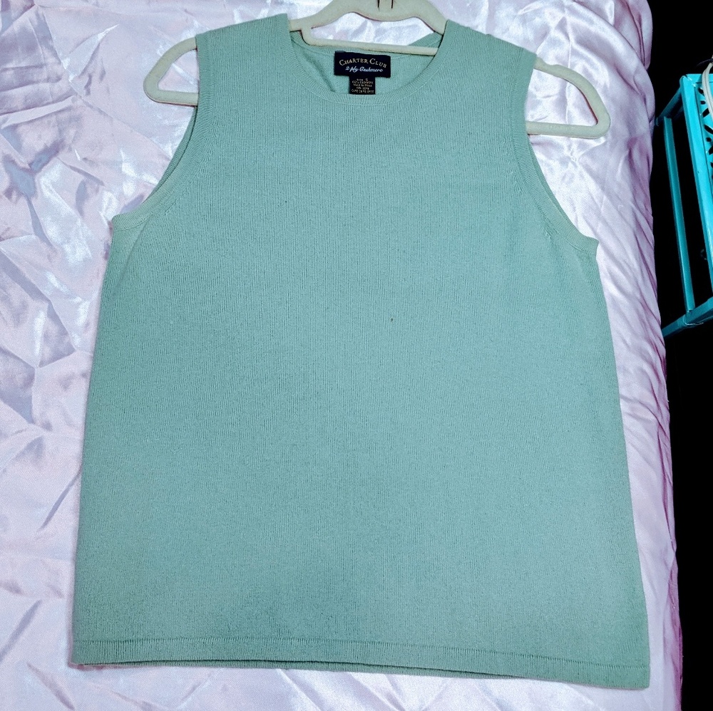 100% Bloomingdale's cashmere sweater shell